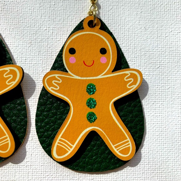 Christmas Wooden Gingerbread Man with green faux leather earrings - Picture 2 of 5